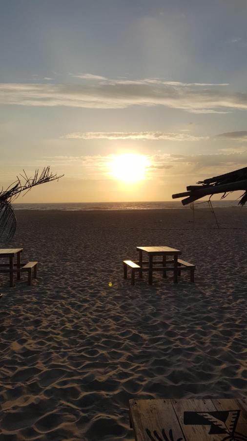 Beachwalk Guesthouse Езмориз Екстериор снимка