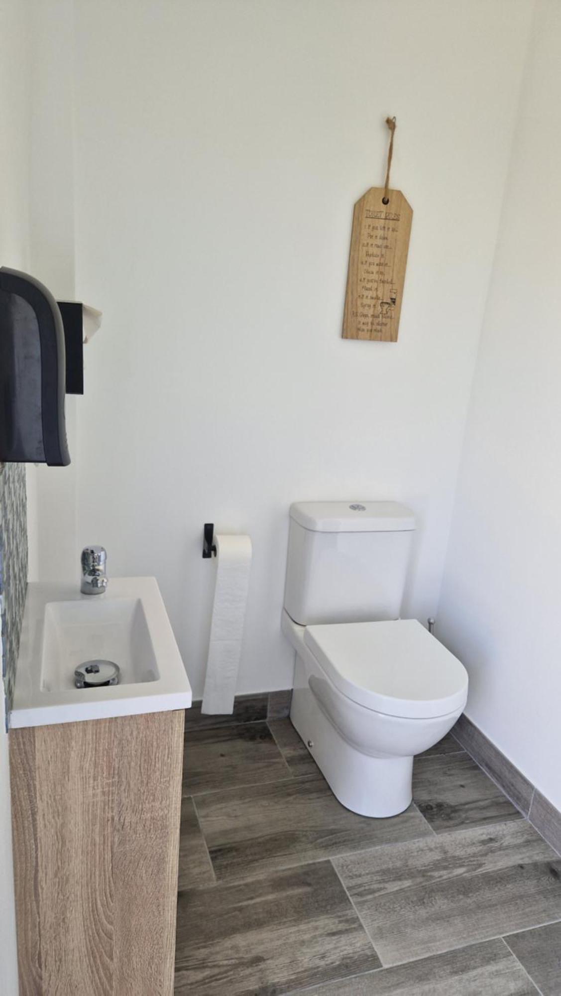 Beachwalk Guesthouse Езмориз Екстериор снимка